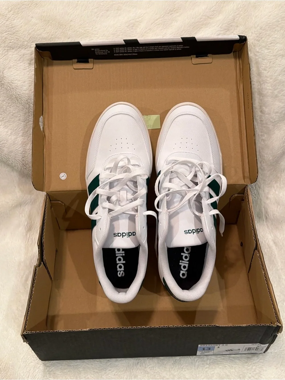 NWT Men's White Sneakers with Green Stripes Classic Low-Top Casual Shoe